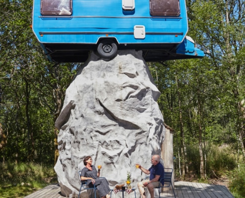 Keravan : une caravane, un menhir, deux incontournables des vacances en Bretagne!